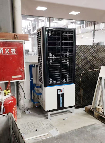 注塑車間，安裝蒸發(fā)冷省電空調(diào)-立式軸流雙風(fēng)口